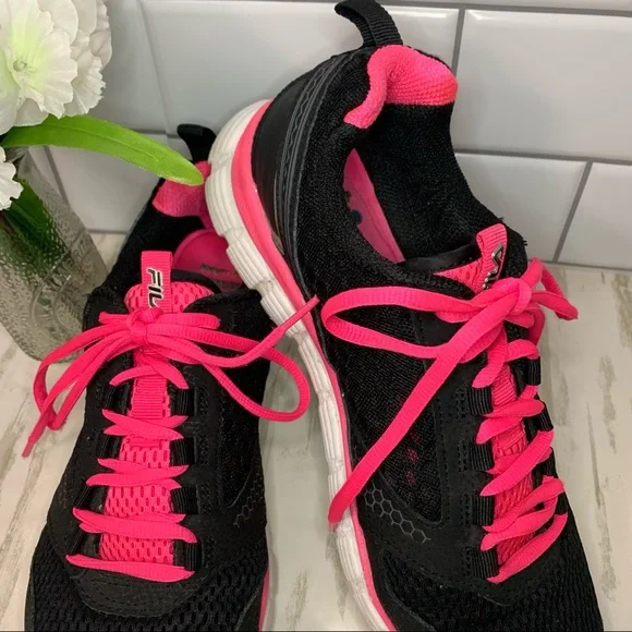 Fila Women’s Sneakers Black Pink Sz 9.5 - Picture 2 of 11